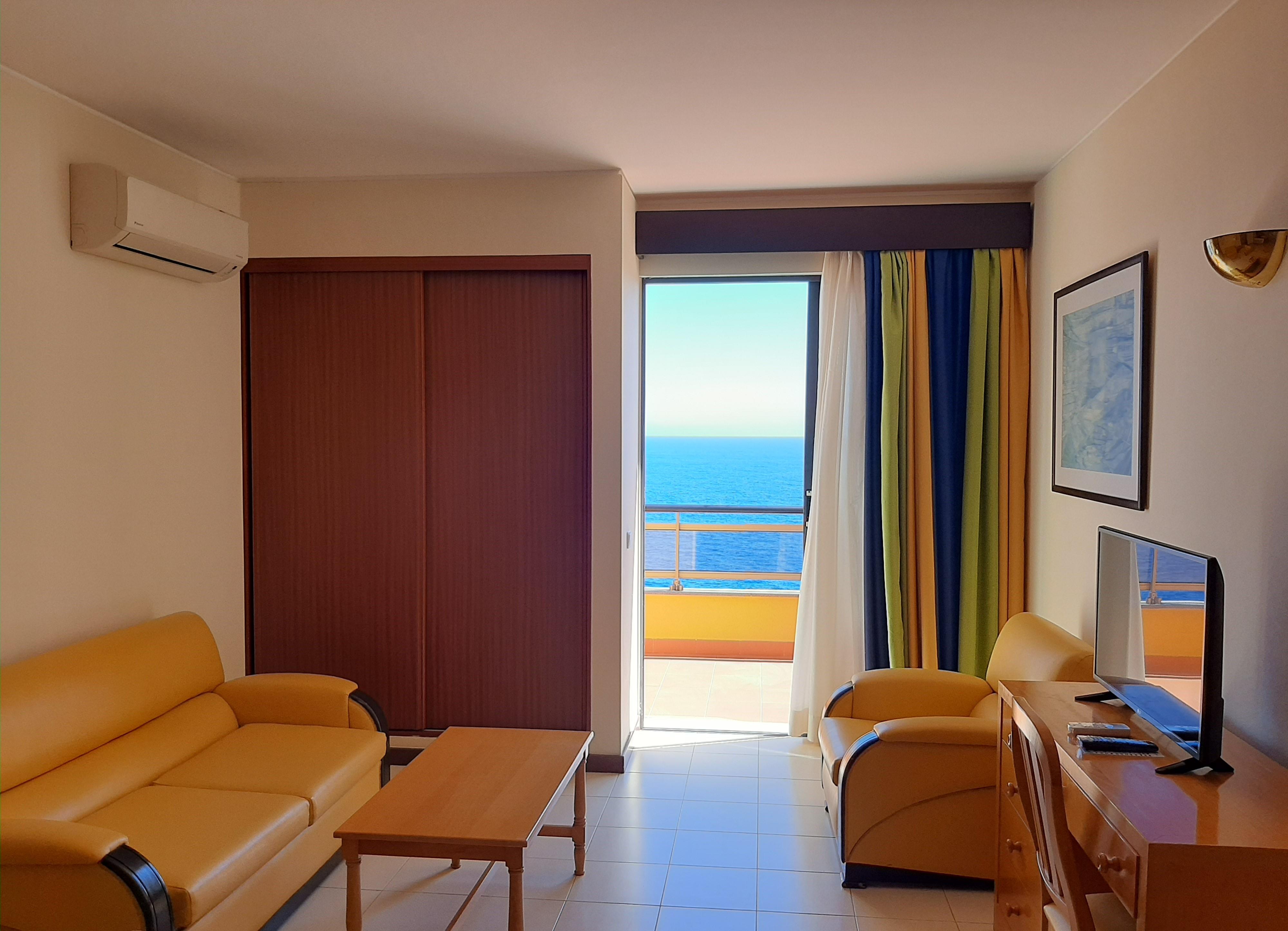 Hotel Cais Da Oliveira Canico  Exterior photo