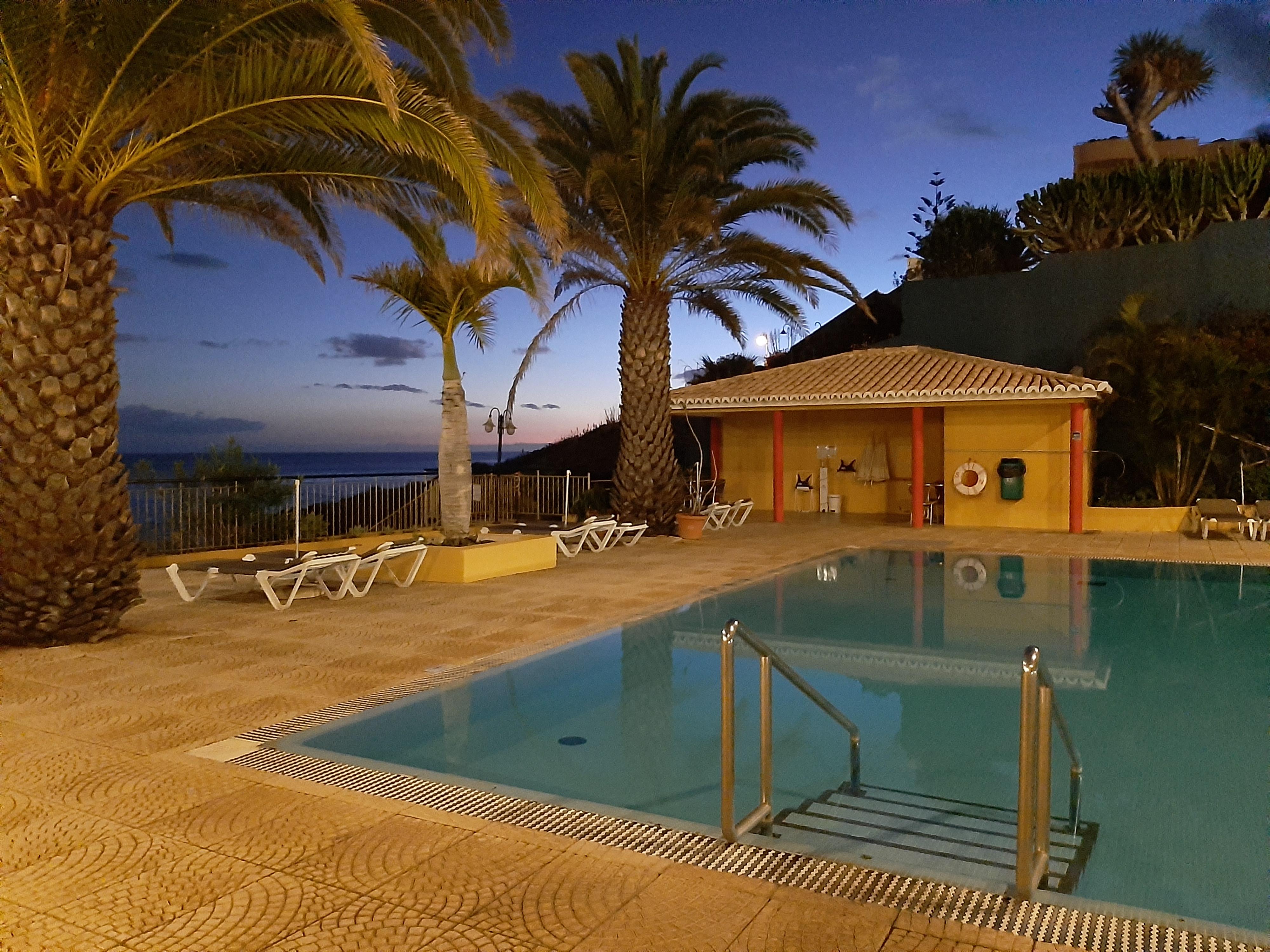 Hotel Cais Da Oliveira Canico  Exterior photo