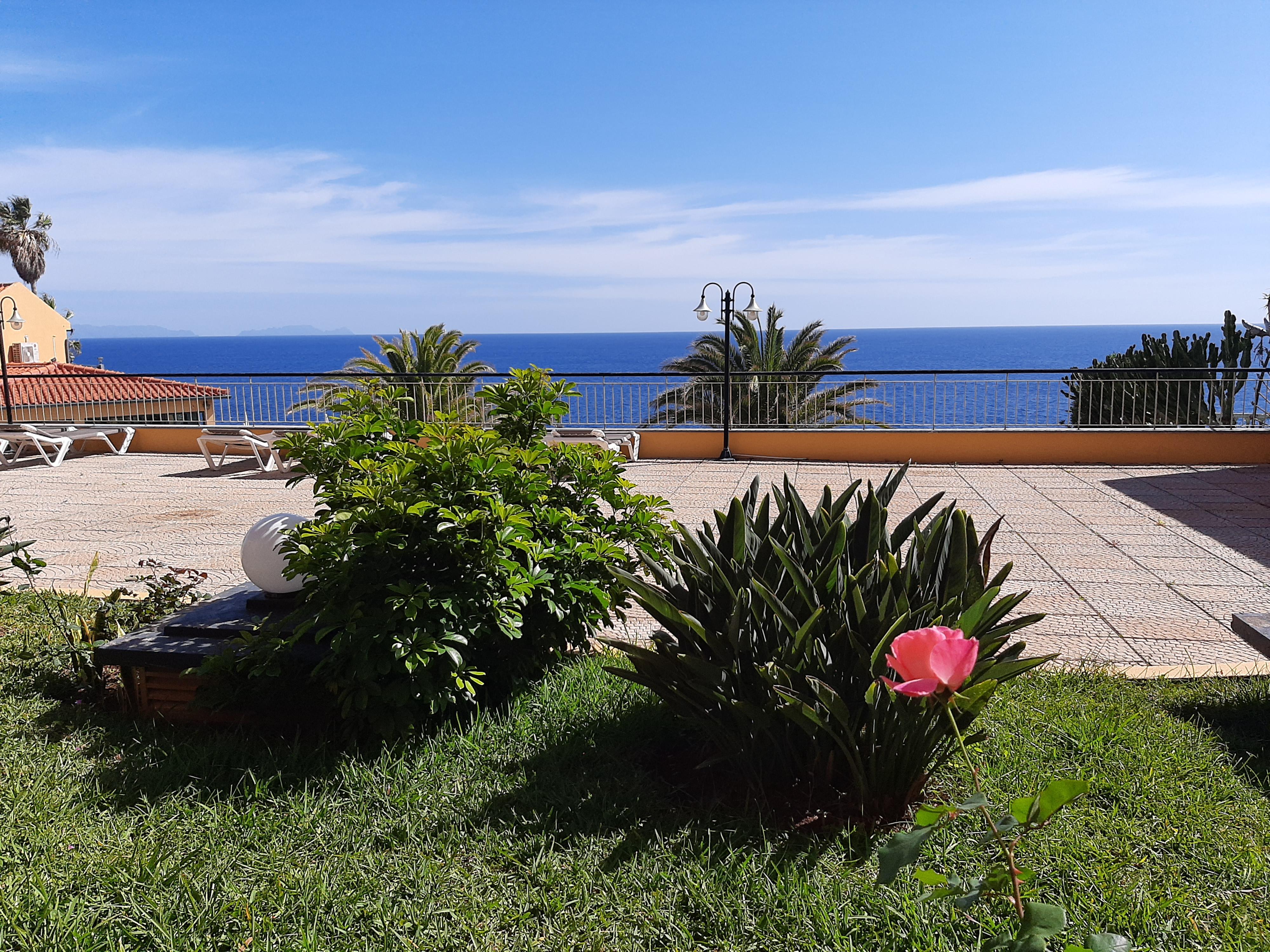 Hotel Cais Da Oliveira Canico  Exterior photo