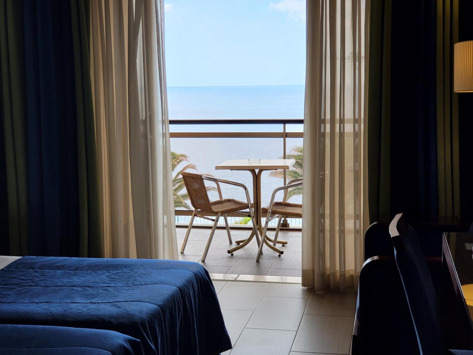 Hotel Cais Da Oliveira Canico  Exterior photo