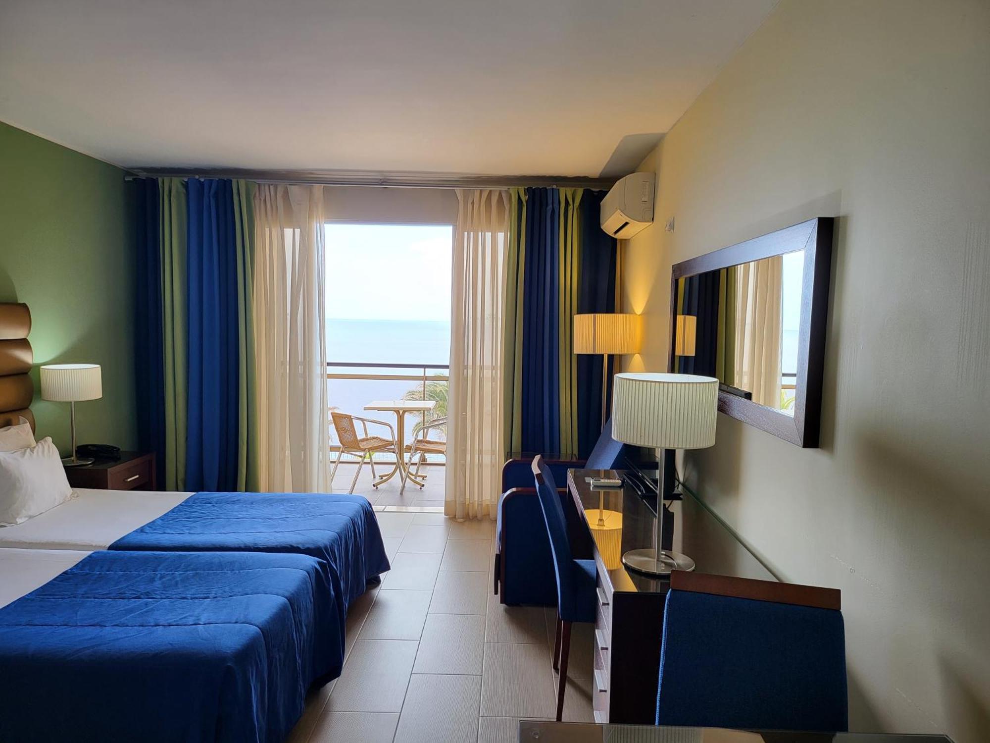 Hotel Cais Da Oliveira Canico  Exterior photo