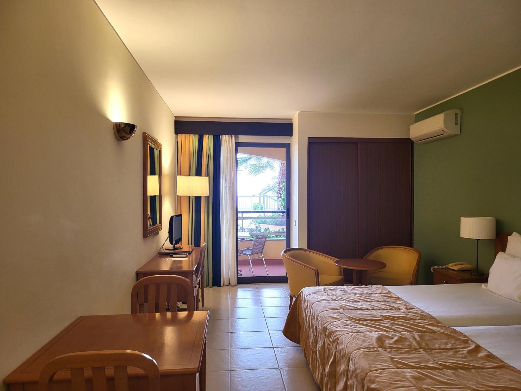 Hotel Cais Da Oliveira Canico  Exterior photo